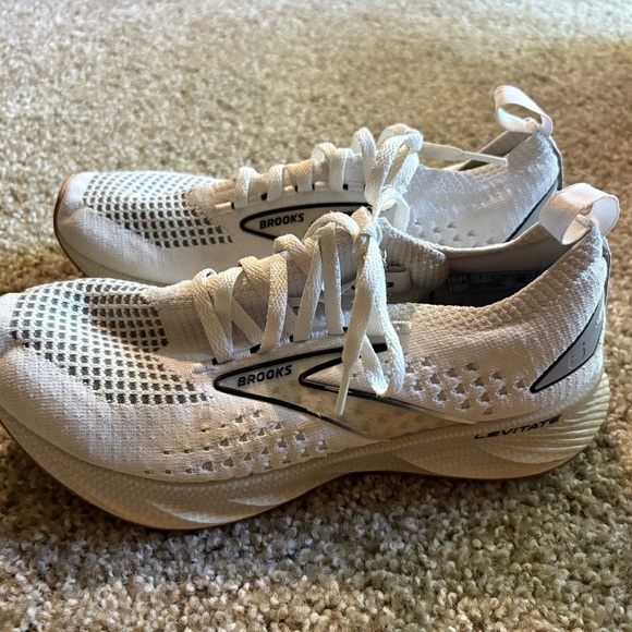Like new! Brooks 🤩Women's Levitate StealthFit 6 White and Black Athletic Shoes - Picture 3 of 5